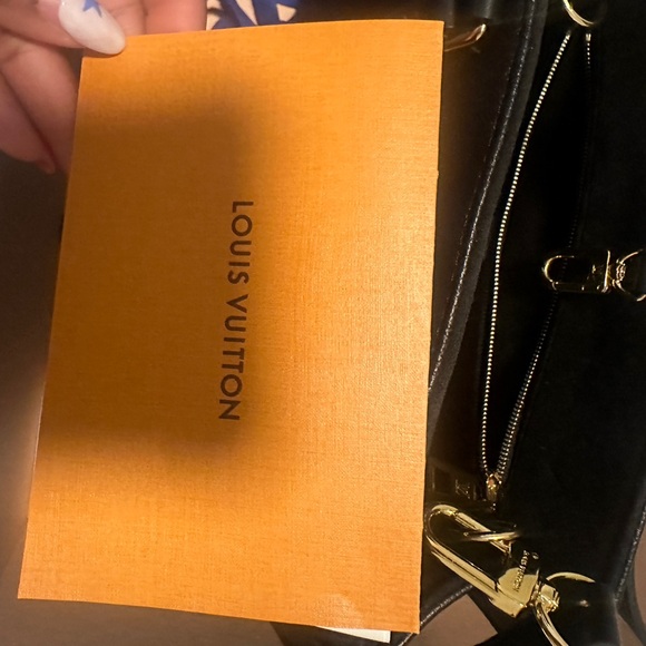 Louis Vuitton black leather on the go pm - Picture 14 of 14